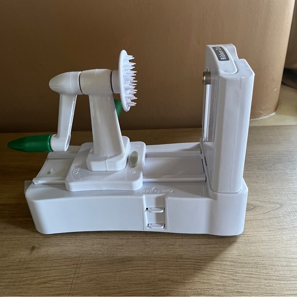 Veggetti Pro tabletop spiral Vegetable cutter. - Picture 4 of 8